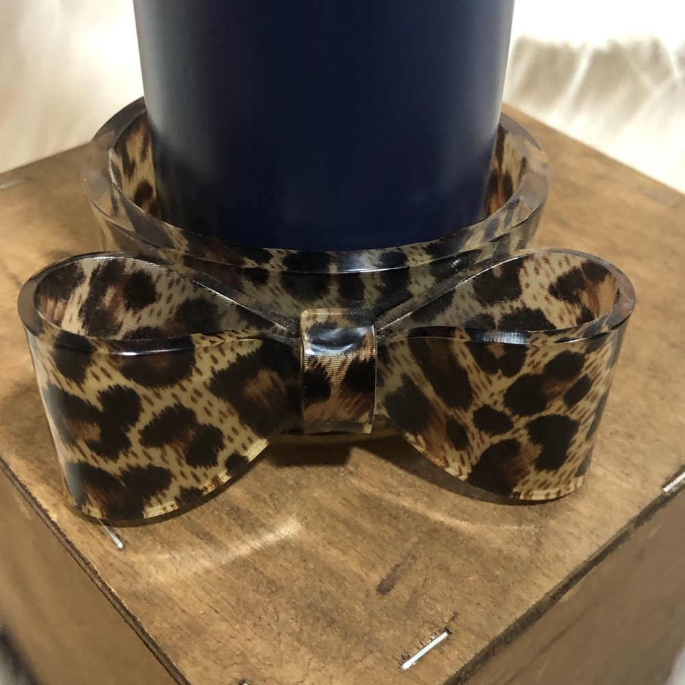 Super cute Vintage Style bracelet Leopard EUC